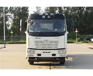壓縮式對接垃圾車 YYD5180ZDJC6（正前）