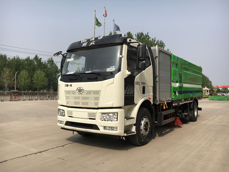 純電動(dòng)洗掃車(chē)YYD5182TXSCBEV(左45°)